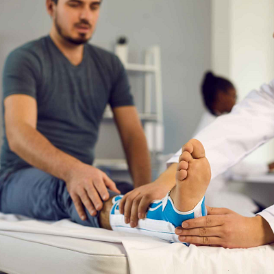 How Royal Cosmetic Surgery Clinic Examines Orthopaedic Patients